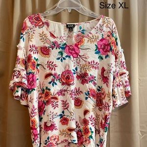 Woman’s pretty floral, flirty shirt